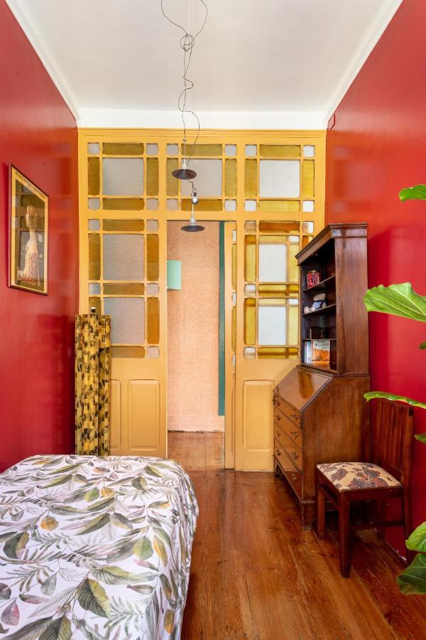Joivy Vibrant 3-bed With Balcony Lisbon